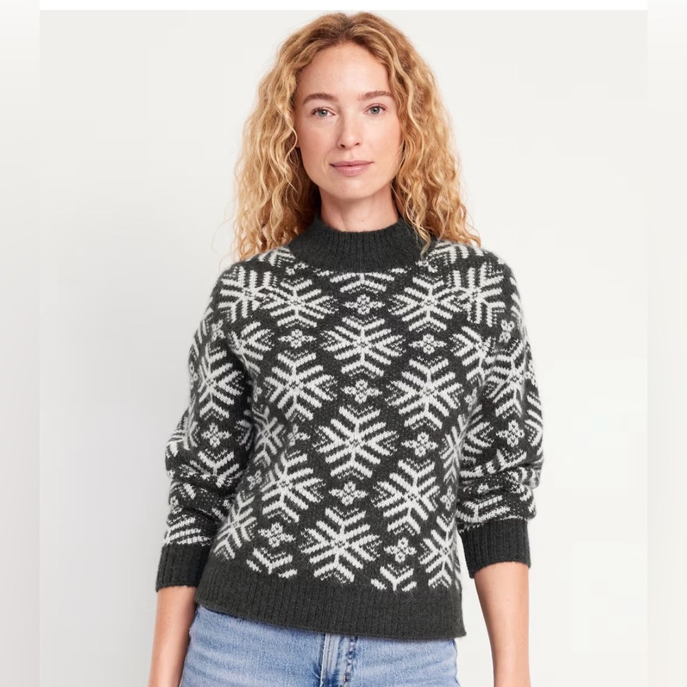 NWT Old Navy mock neck sweater, snowflake design. size M